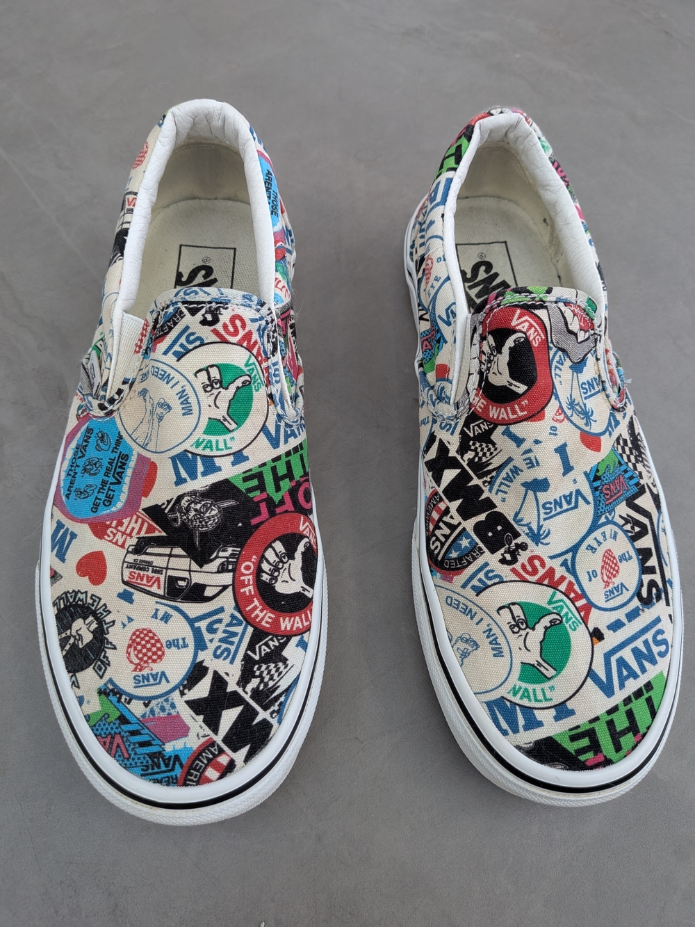 Vans Slip-On Sneakers in White with Red,Blue, Green and Black Mens 6.5 Women's 8